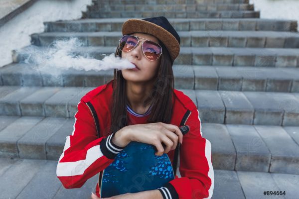 Vape Starter kit là gì Khác gì so với Vape Pod System? Nhiều người chơi khói chưa chắc đã định nghĩa được Vape Starter KIT là gì và biến thể này có gì khác so với những cây Vape khác